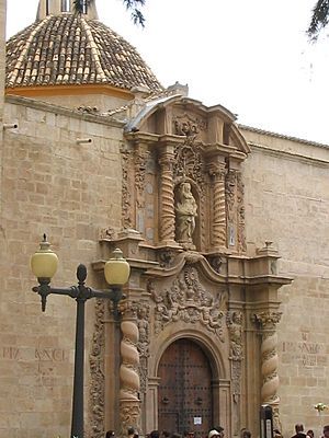 Archivo:Portada lateral Santiago, Orihuela