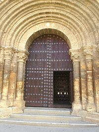 Archivo:Puerta iglesia fitero 224