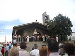 Archivo:Rezo de la salve a la Virgen de la Encina (8-9-06).Macotera