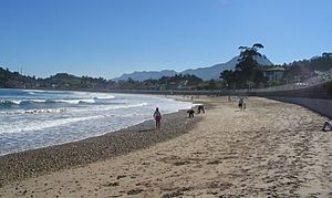 Archivo:Ribadesella-plage