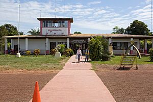 Archivo:Riberalta Airport Hall