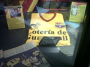 Archivo:SageoEG - BarcelonaSC Museo - camiseta 1987