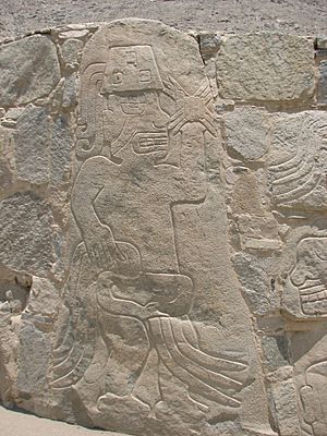 Archivo:Sechín Archaeological site - relief (warrior)