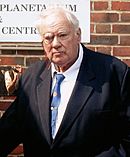 Archivo:Sir Patrick Moore at the opening of the South Downs Planetarium