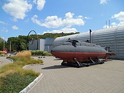 Archivo:Submarine Force Library and Museum, Groton CT