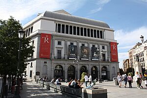Archivo:Teatro Real (east side) September 2022