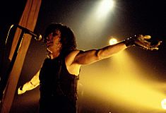 Archivo:Trent Reznor Self-Destruct