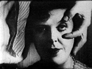 Un chien andalou- Un perro andaluz.jpg