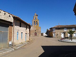 Villarrín del Páramo, Calle de la Iglesia.jpg