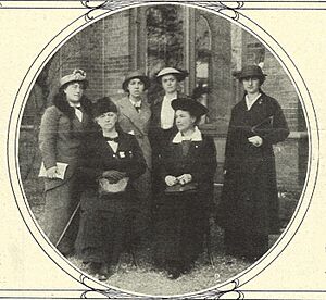 Archivo:1915 Belgian delegation - Hamer seated on right 2