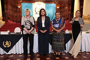 Archivo:20240620 AG PRESIDENTE BERNARDO AREVALO Y KARIN HERRERA PARTICIPAN EN DIALOGO PREMIO NOBEL DE LA PAZ 040