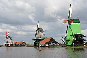 Archivo:3 windmills