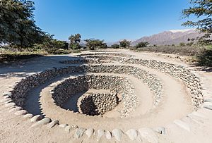 Archivo:Acueductos subterráneos de Cantalloc, Nazca, Perú, 2015-07-29, DD 09