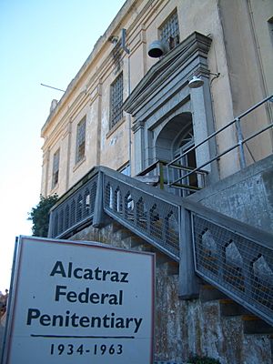 Archivo:Alcatraz Entrance