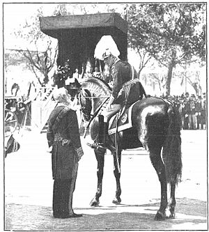 Archivo:Alfonso XIII hablando con Antonio Maura durante la ceremonia de la jura de la bandera en el Paseo de la Castellana, de Campúa