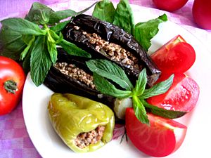 Archivo:Azerbaijan dolma ubergine pepper