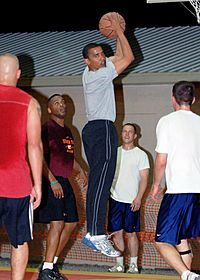 Archivo:BarackObama-Basketball