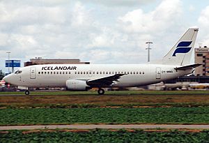 Archivo:Boeing 737-3L9, Icelandair AN0203075