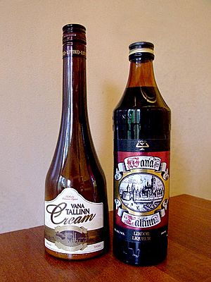 Archivo:Bottles of Vana Tallinn