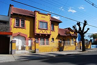 Casa de la población Los Castaños. Avenida Francia..JPG