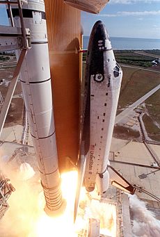 Archivo:Close-up STS-107 Launch - GPN-2003-00080