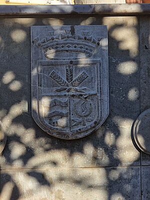 Archivo:Escudo de Cúllar Vega (Granada)
