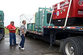 Archivo:FEMA - 44727 - Generators staged in Texas
