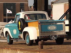 Archivo:Ford F100 (1962), Dutch licence registration BE-21-91 pic