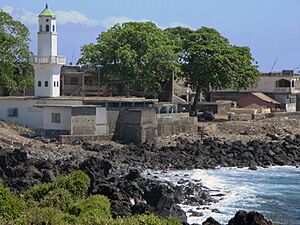 Archivo:Foumbouni (10966905836)
