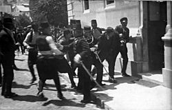 Archivo:Gavrilo Princip captured in Sarajevo 1914