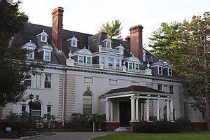 Archivo:Georgian Court, Lakewood, NJ - Mansion, north view