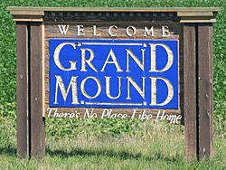 Grand Mound Iowa 20090712 Welcome Sign.JPG