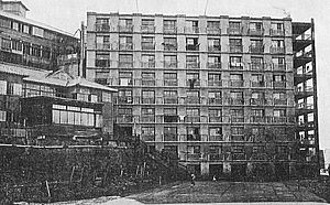 Archivo:Hashima apartment building circa 1930