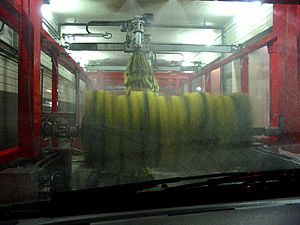 Archivo:Inside a car wash