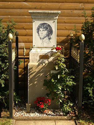 Archivo:Jim Morrison Memorial Berlin1