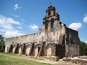 Archivo:Mission San Juan Capistrano Facade2