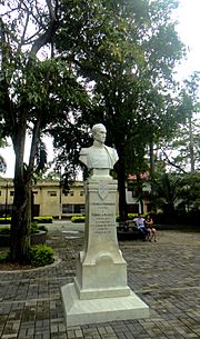 Archivo:Monumento a Simón Bolivar