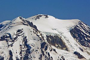 Archivo:Mount Rainier summit-2