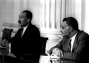 Archivo:Nasser and Sadat in National Assembly