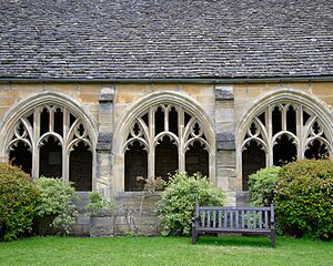Archivo:New College Cloisters, Oxford, July 24, 2023