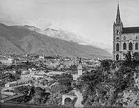 Archivo:Panoramic view of Caracas, Venezuela 1900 restored version