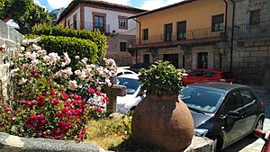 Archivo:Plaza del Barrio Abajo de Villarejo del Valle