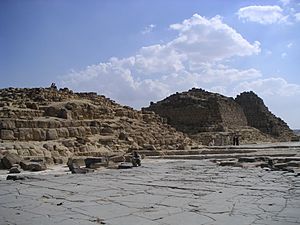 Archivo:Pyramides reines Khéops