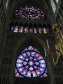 Archivo:Reims Cathedral, interior (6)