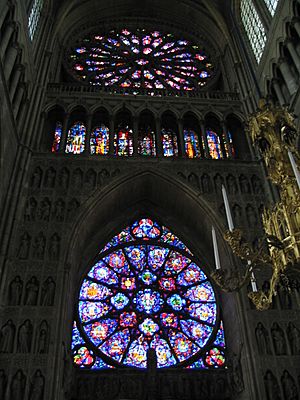 Archivo:Reims Cathedral, interior (6)