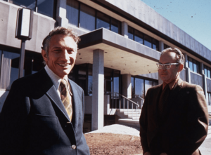 Archivo:Robert Noyce and Gordon Moore at SC1 1970