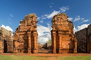 Archivo:Ruins of San Ignacio Miní - Church