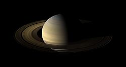 Archivo:Saturn, its rings, and a few of its moons