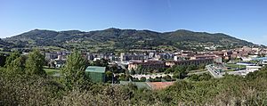 Archivo:Sierra Naranco (panorama), Oviedo, España