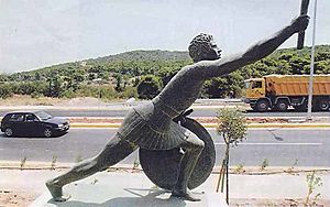 Archivo:Statue of Pheidippides along the Marathon Road